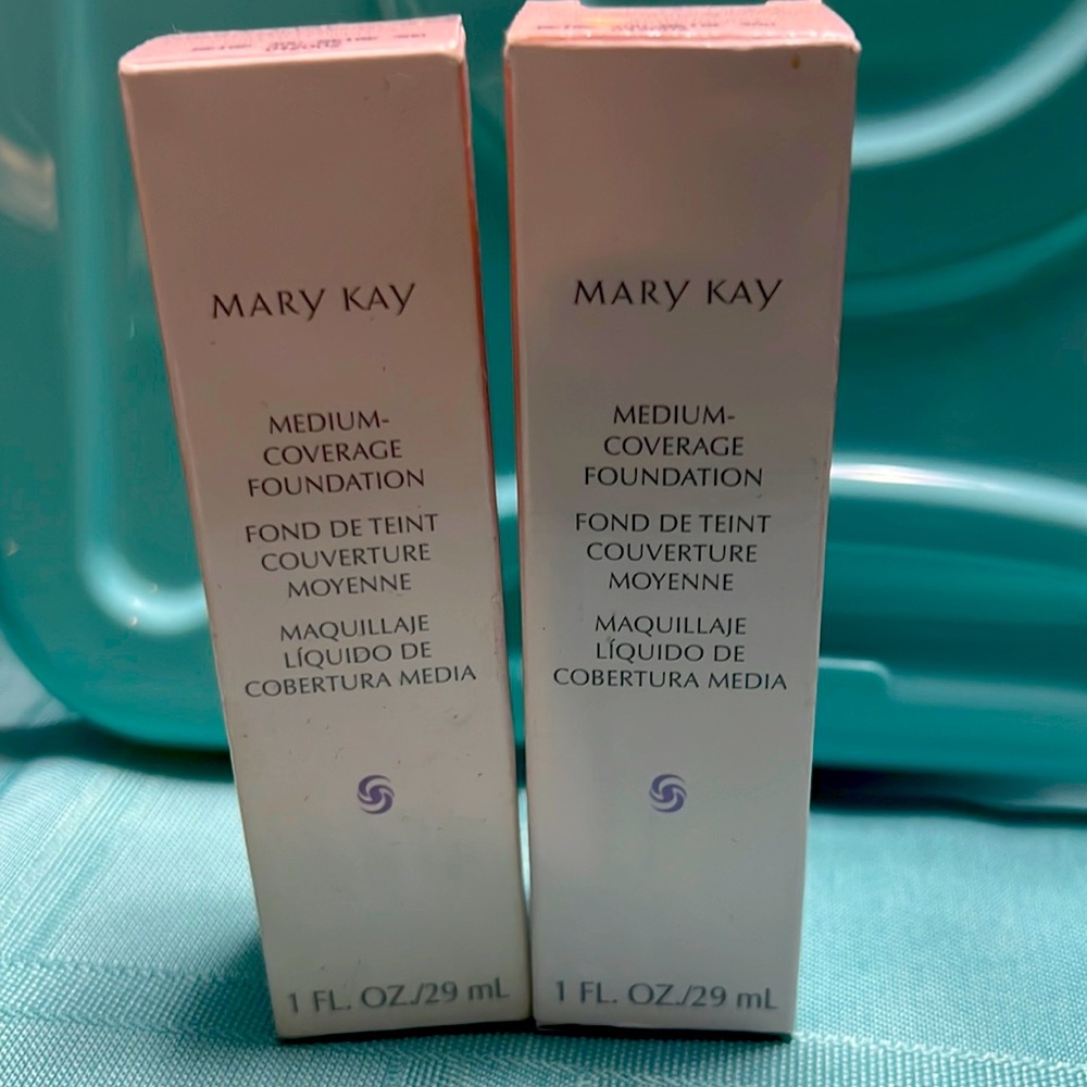Mary Kay medium coverage foundation beige 300 2x